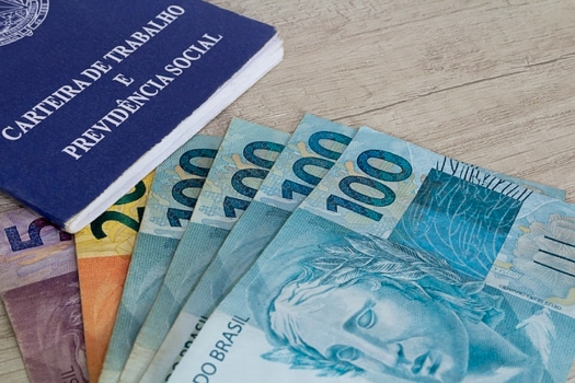 Renda habitual média dos brasileiros cresceu 3,1% de 2022 para 2023