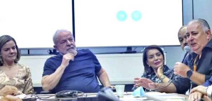 CUT e demais centrais se reúnem com Lula, no governo de transição, e entregam propostas dos trabalhadores