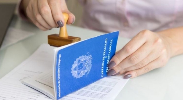 Queda no desemprego joga mais pressão sobre o BC