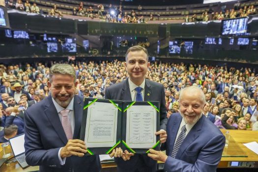 Reforma tributária é promulgada pelo Congresso