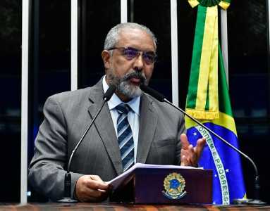 Para combater trabalho escravo é preciso acabar com terceirização na atividade-fim, diz o senador Paulo Paim