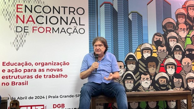 Enafor debate como evitar avanço do autoritarismo