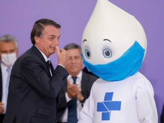 Bolsonaro restringe vacinação de crianças contra a Covid-19