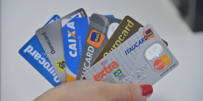 Juros do cartão disparam e já chegam a 447,7% ao ano