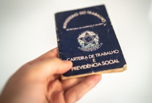 Desemprego cai a 8,3% no trimestre encerrado em maio