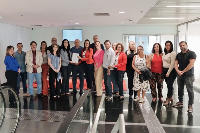 Trabalhadores entregam minuta de reivindicações ao Santander