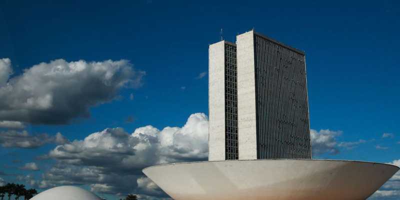 Comissão aprova texto preliminar do Orçamento de 2023 proposto por Bolsonaro; relator vê verba insuficiente para saúde e educação