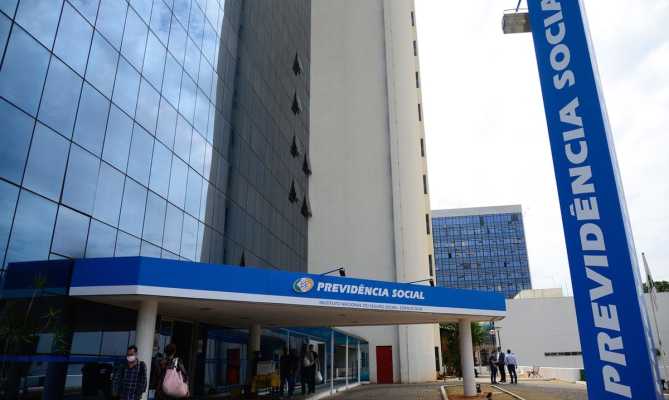 INSS tem 5,5 milhões de pessoas na fila em outubro; equipe de transição do governo quer fortalecer Dataprev