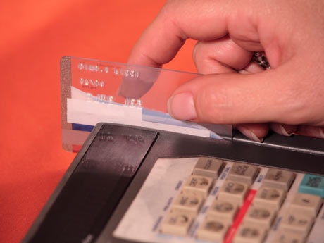 Cartão: os “sugadores” do dinheiro do consumo; dinheiro de plástico