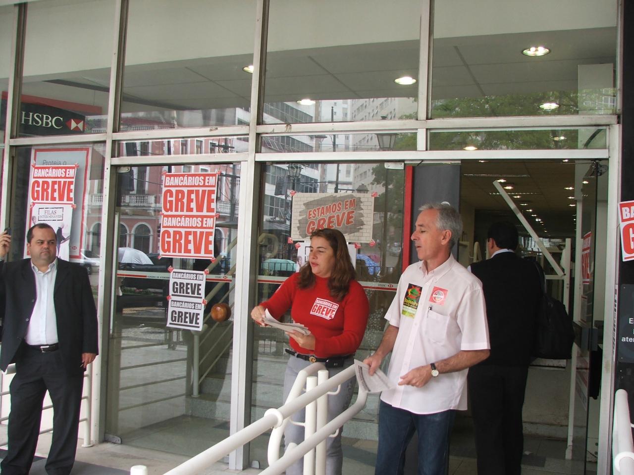 Bancários do HSBC param 24 horas