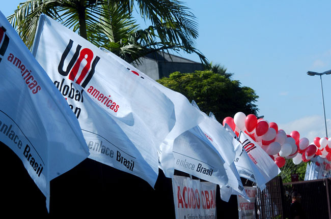 Definida estratégia mundial da campanha por acordo global com HSBC e Santander