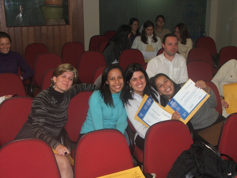 Bancários concluem curso de Mercado Financeiro e de Capitais