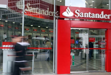 Santander negocia com bancários