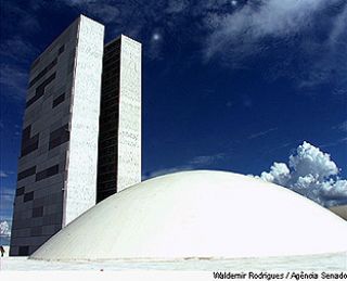 Senado aprova tributação direto na fonte de prêmio por desempenho e PLR