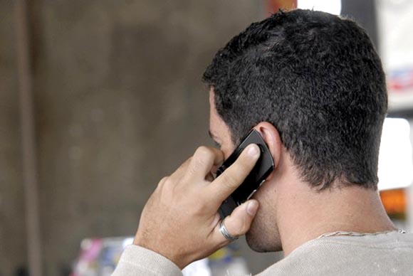 Usuários de celular reclamam de cobrança