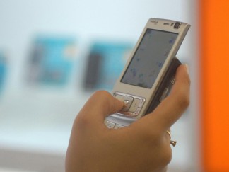 Consumidor tem dificuldade para trocar celular com defeito