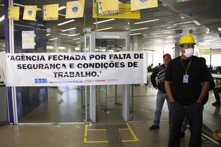 Sindicato fecha agência do BB em Brasília por falta de condições de trabalho