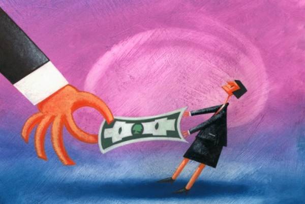 A B S U R D O!  Juros bancários para  famílias em 119% ao ano