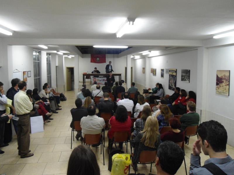 Bancários rejeitam proposta da Fenaban e aprovam greve