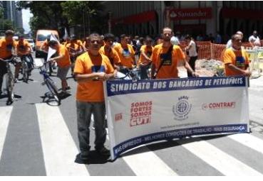 “Bicicleata” contra demissões movimenta Centro do Rio