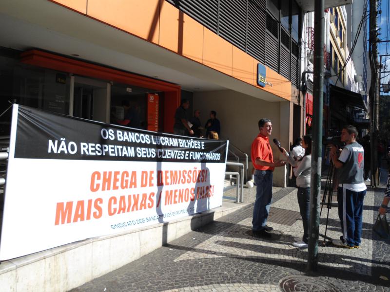 Bancários realizaram ontem, no Itaú Unibanco, Dia Nacional de Luta