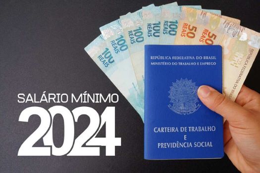 Lula assina decreto que reajusta salário mínimo para R$ 1.412