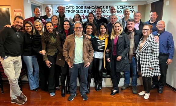 Diretoria do SindBancários Petrópolis tomou posse  na noite de ontem, 28 de agosto