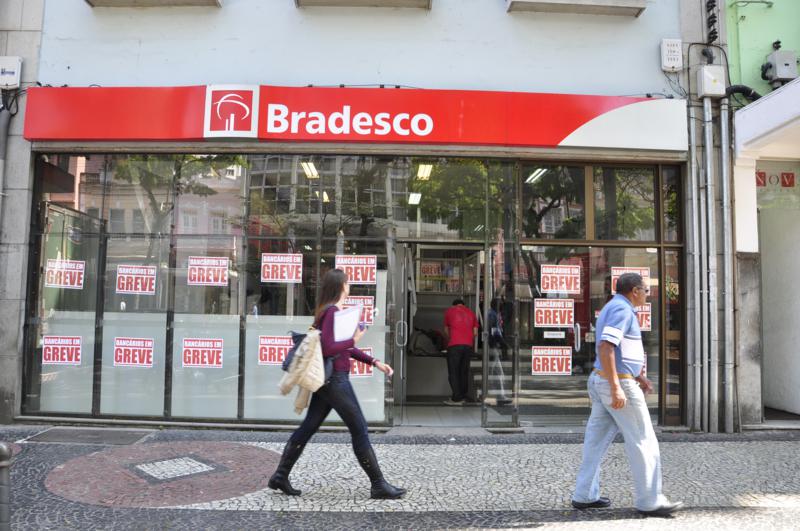 Bancários fecham 8.527 agências no terceiro dia de Greve