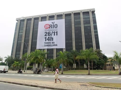 ´´Veta, Dilma´´ fecha ruas do Centro do RJ hoje