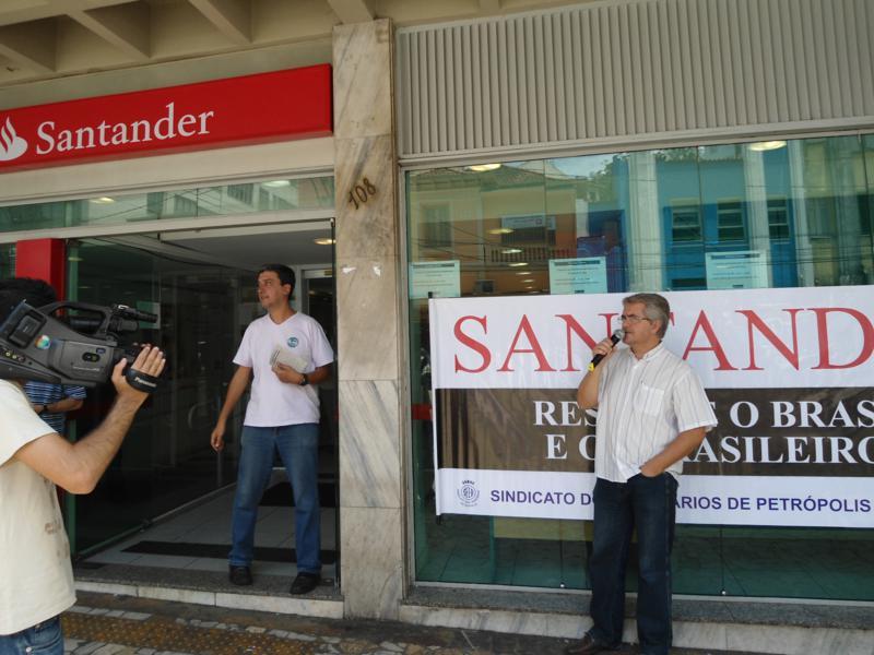 Petrópolis participa do Dia Nacional de Luta contra demissões no Santander