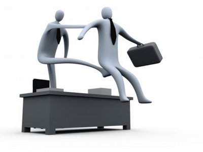 SANTANDER CONTINUA DEMITINDO