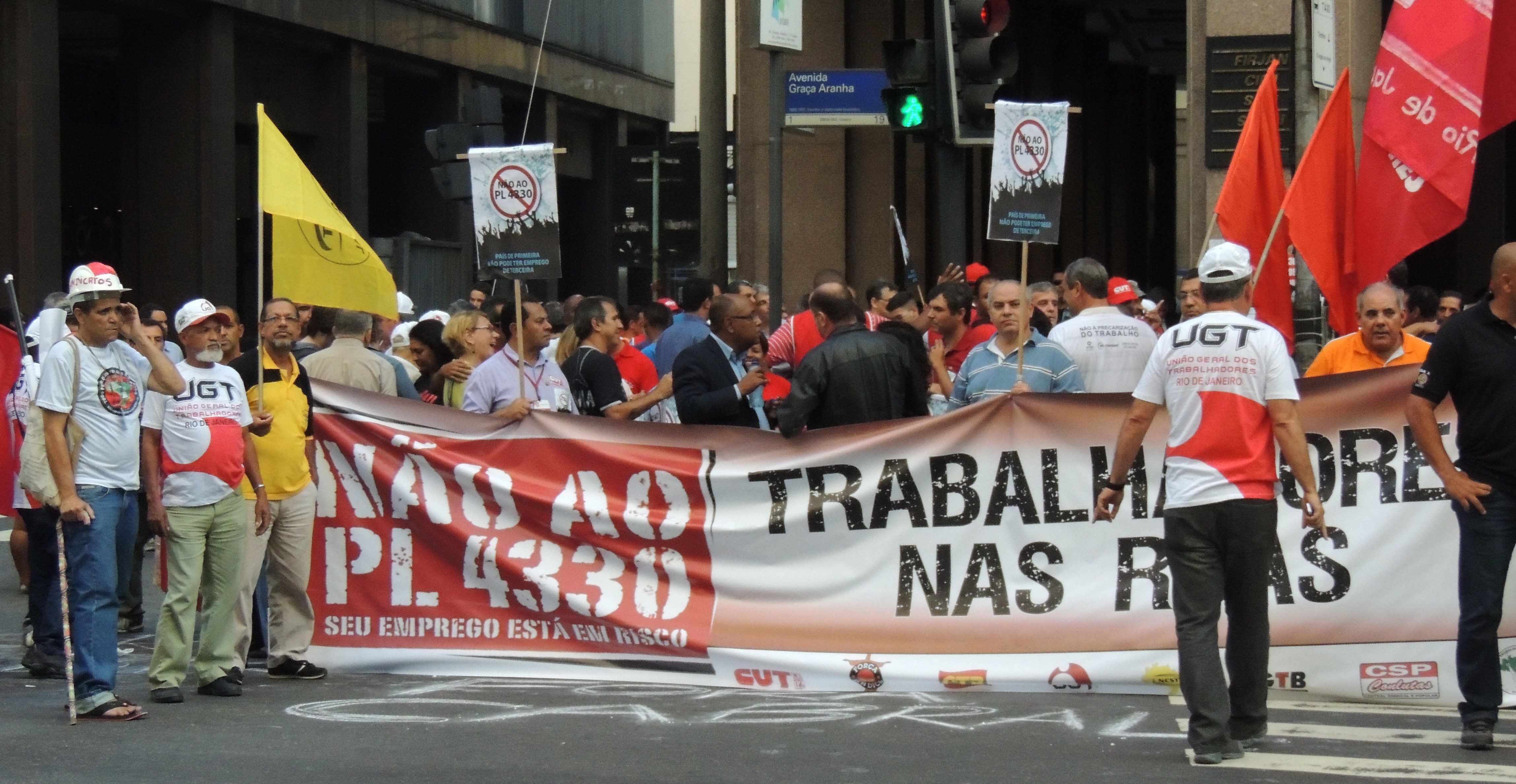 Votação do PL 4.330  - TERCEIRIZAÇÃO é adiada para setembro