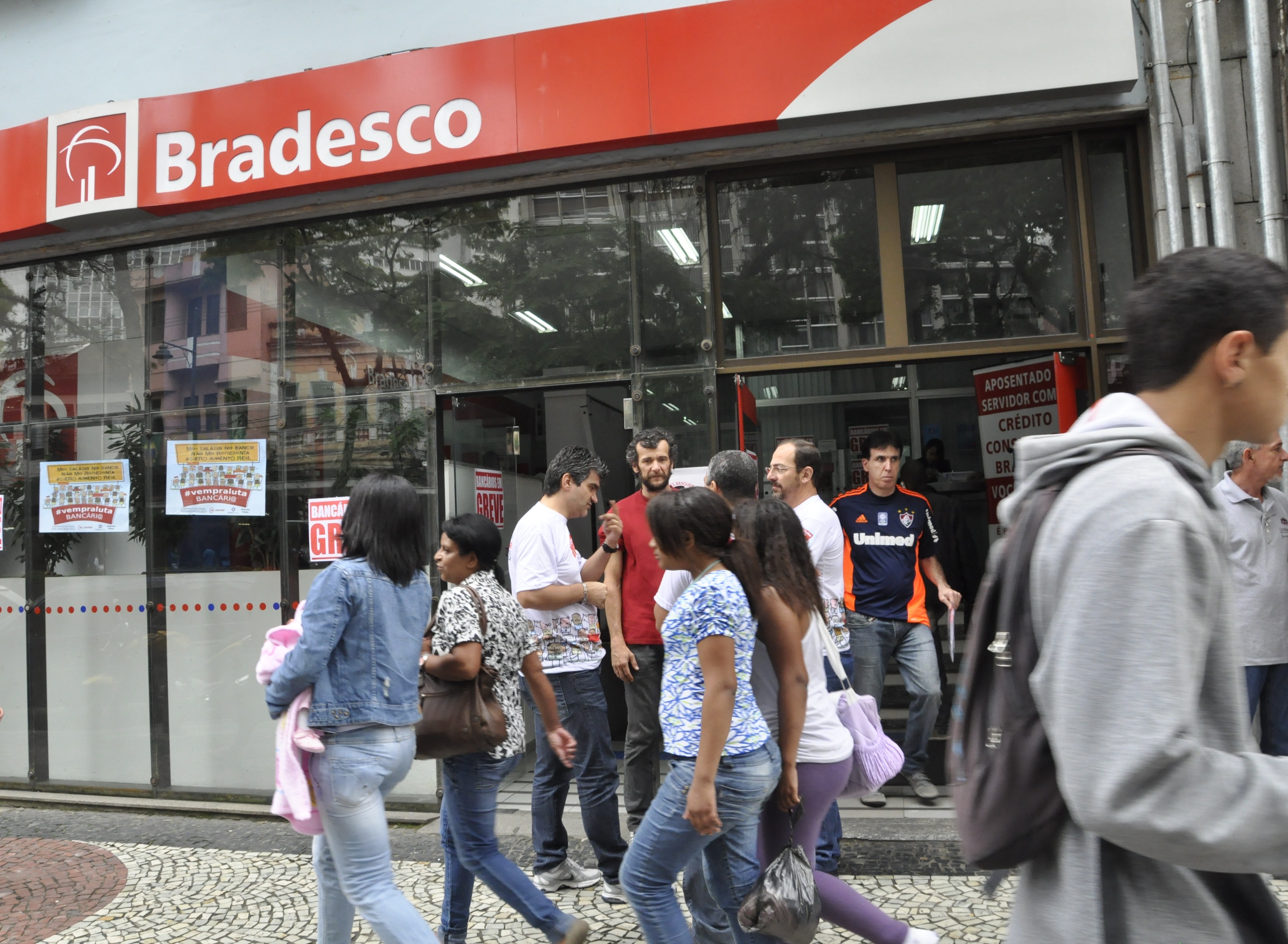 Bancários fecham 6.145 agências em todo o país