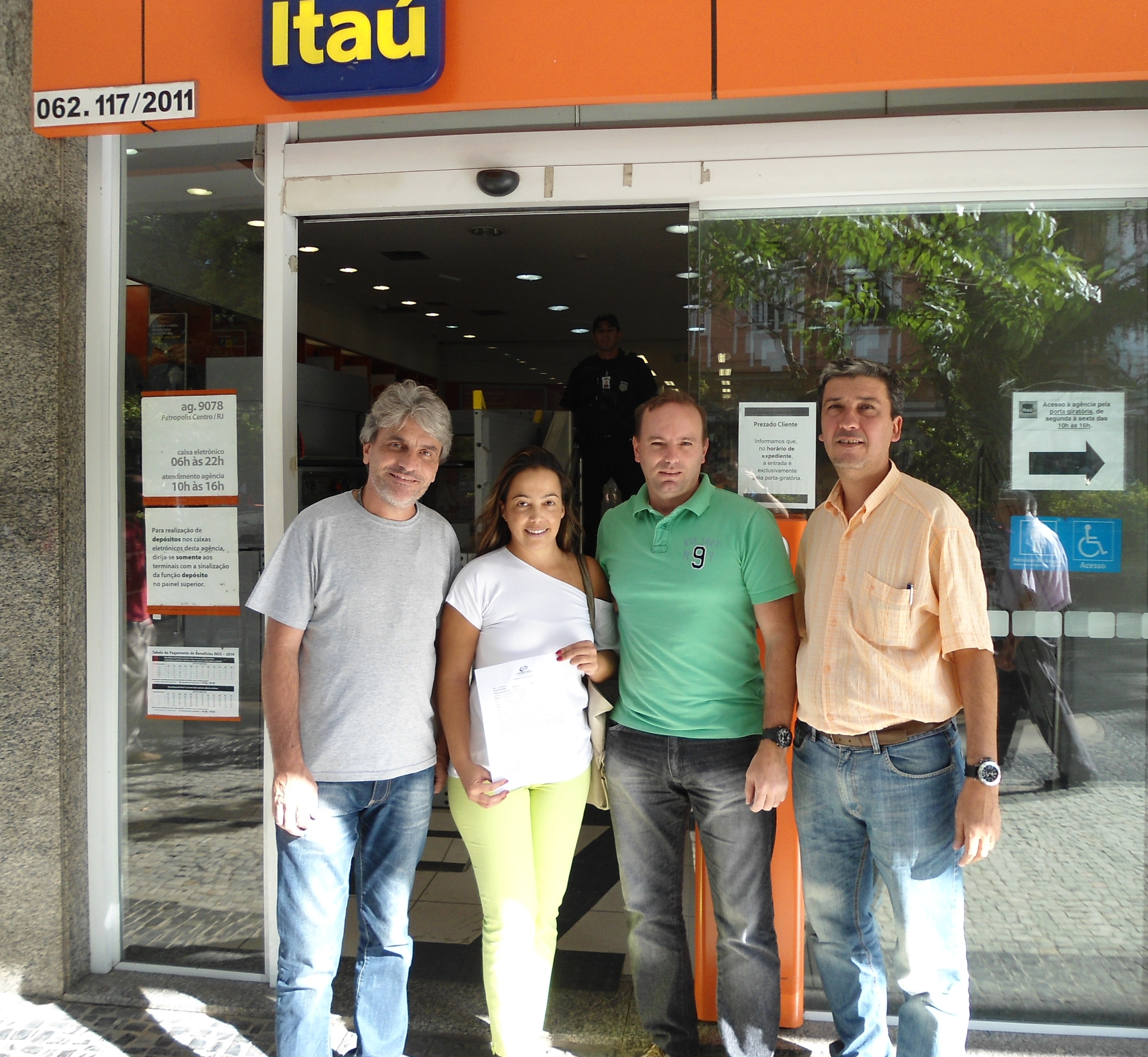 SindBancários Petrópolis reintegra bancária pela 2ª vez