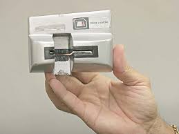 Cliente acha chupa-cabra dentro de caixa eletrônico