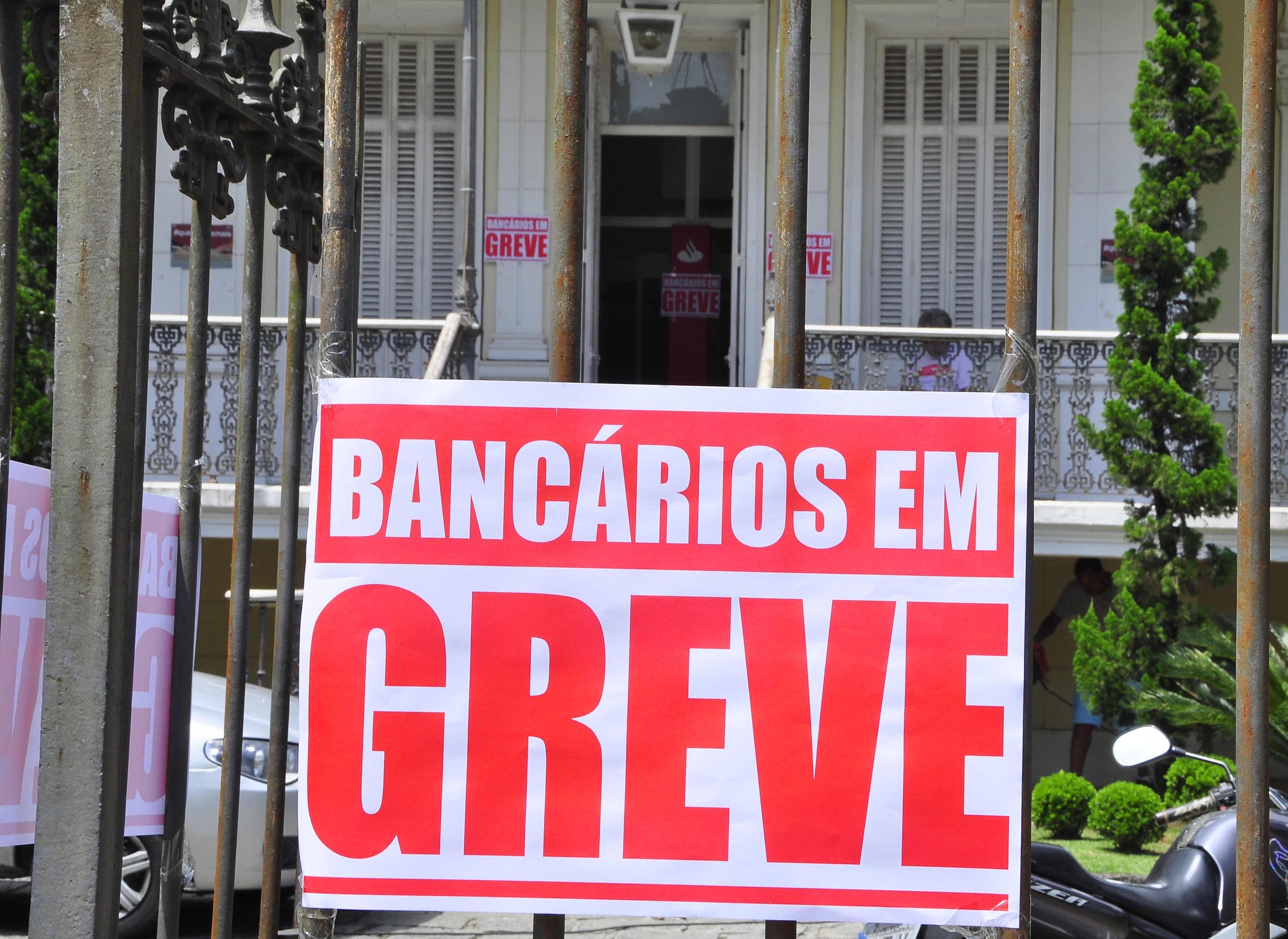 Bancários fecham 6.572 agências em todo o país