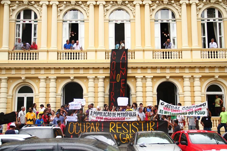 Ato para suspensão do aumento da passagem em Petrópolis