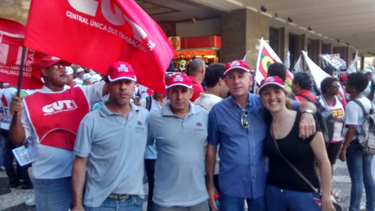 Em defesa de direitos e emprego, trabalhadores ocuparam a Central do Brasil