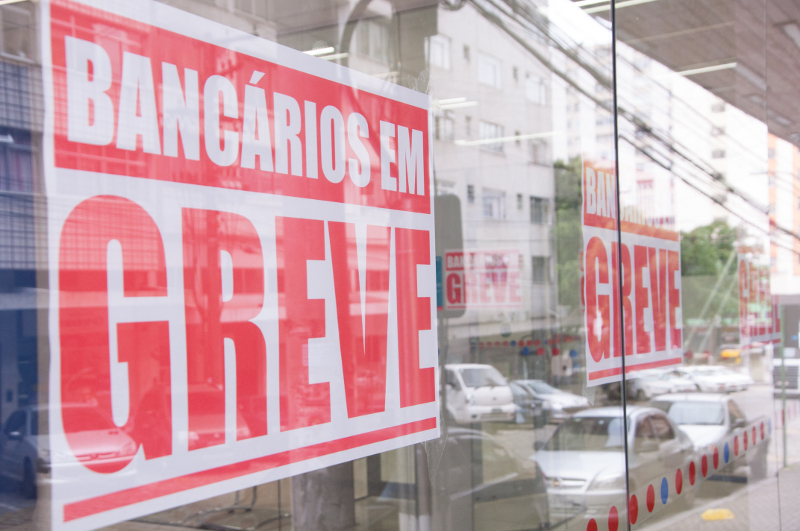 Primeiro dia de greve dos bancários, paralisa 6251 agências em todo o Brasil