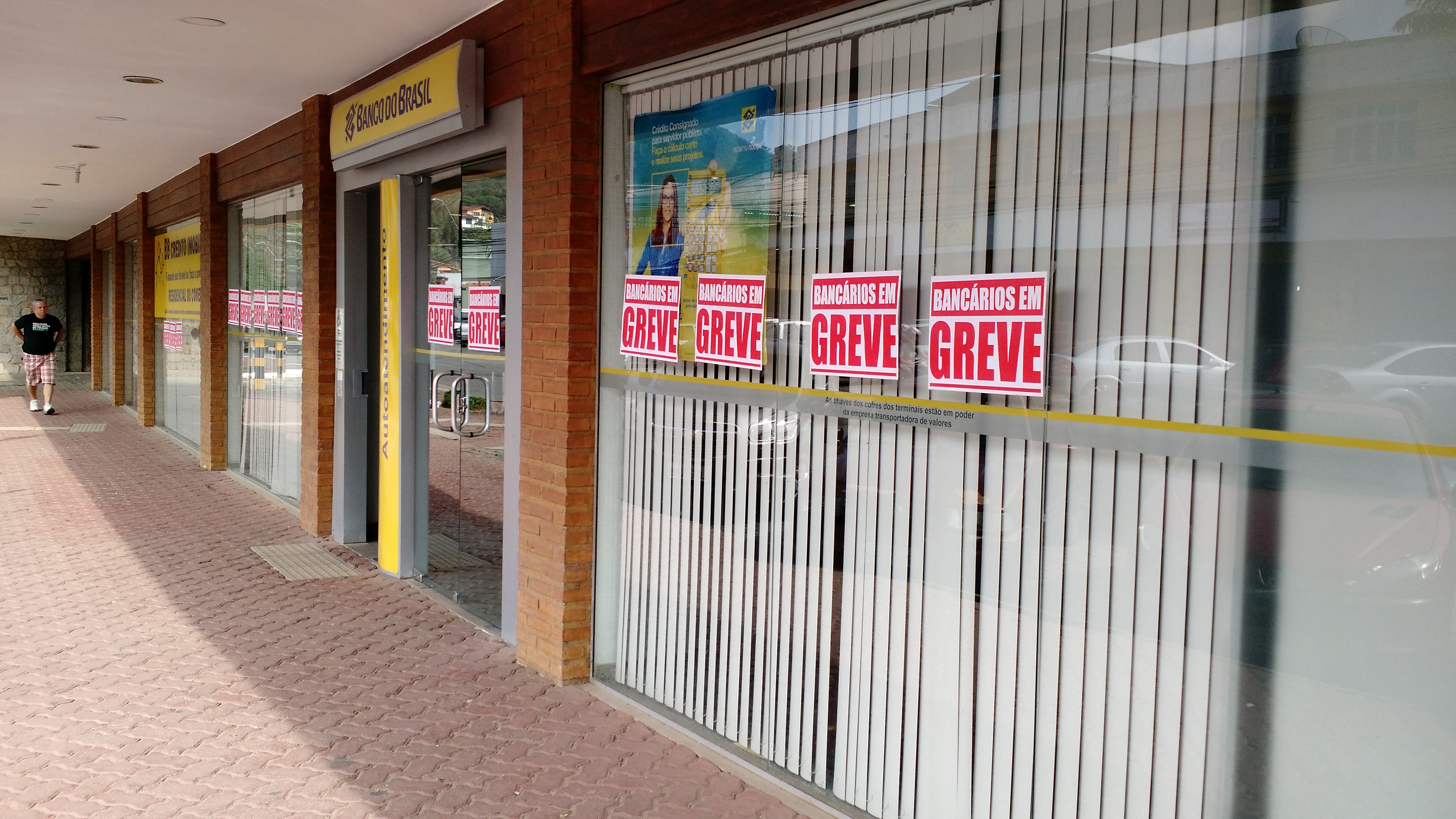 Gerente Geral do BB tenta expulsar presidente do  sindicato da agência