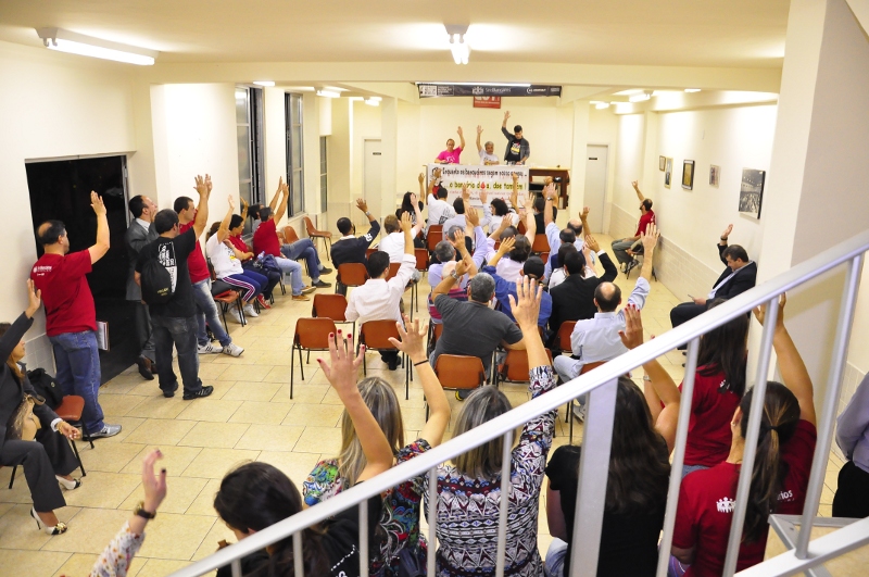 Bancários aprovam proposta e encerram greve