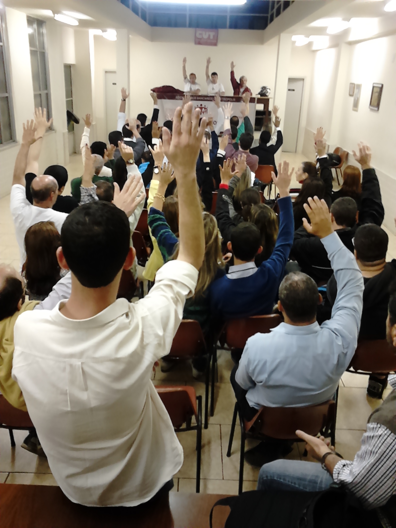 Em assembleia bancários decidem - Vai ter greve