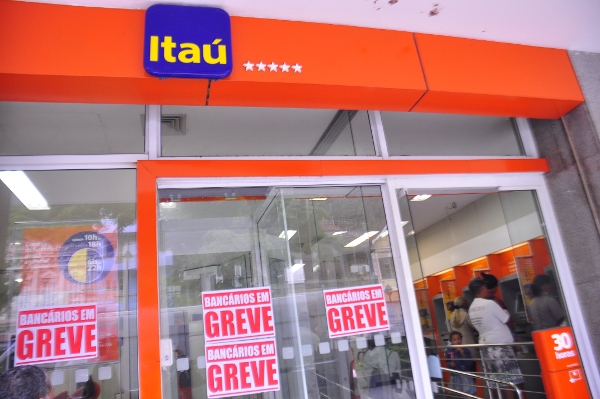 Fenaban chama comando para negociação