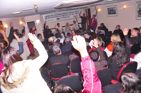 Bancários encerram greve