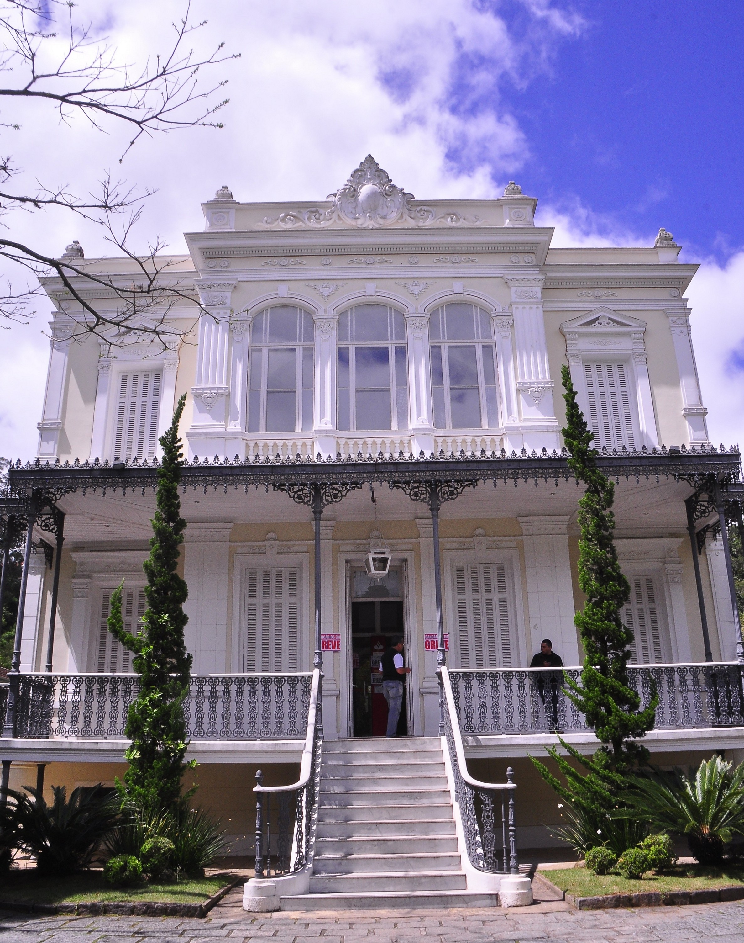 Santander da Avenida Koeller é assaltado