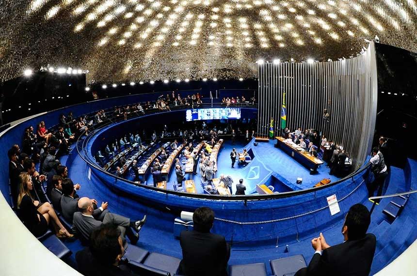 Senadores criticam declaração de Maia sobre reforma trabalhista