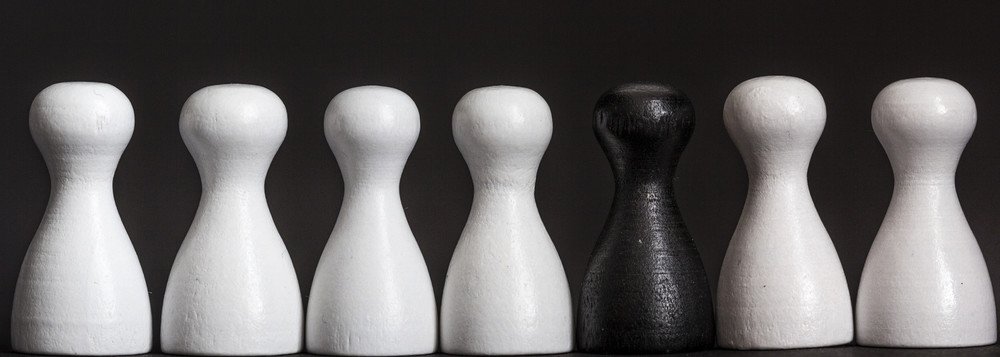 Com maior escolaridade, negros ganham 1/3 a menos que salário de brancos