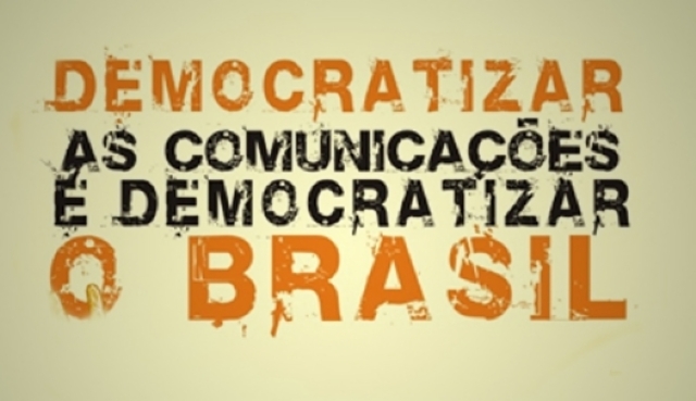 É preciso democratizar a mídia brasileira