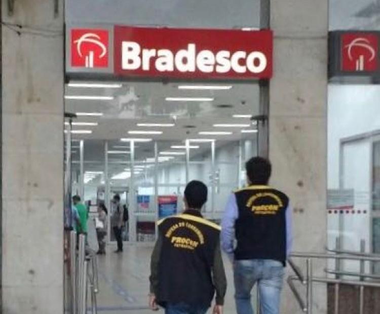 Agências bancárias em Petrópolis são multadas