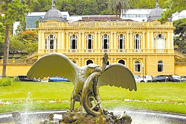 Abaixo-assinado pede cassação de vereadores de Petrópolis